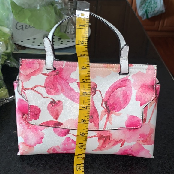 Guess Floral crossbody bag - Picture 13 of 14